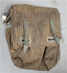 EAST-GERMAN AK-74 MAGAZINE POUCH.
HOLDS 4 30 ROUNDS MAGAZINES.